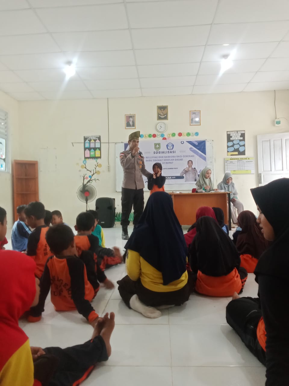 Polsek Rupat menjadi Nara Sumber tentang Bullying dan Bahaya Narkoba di SDN 32 Rupat