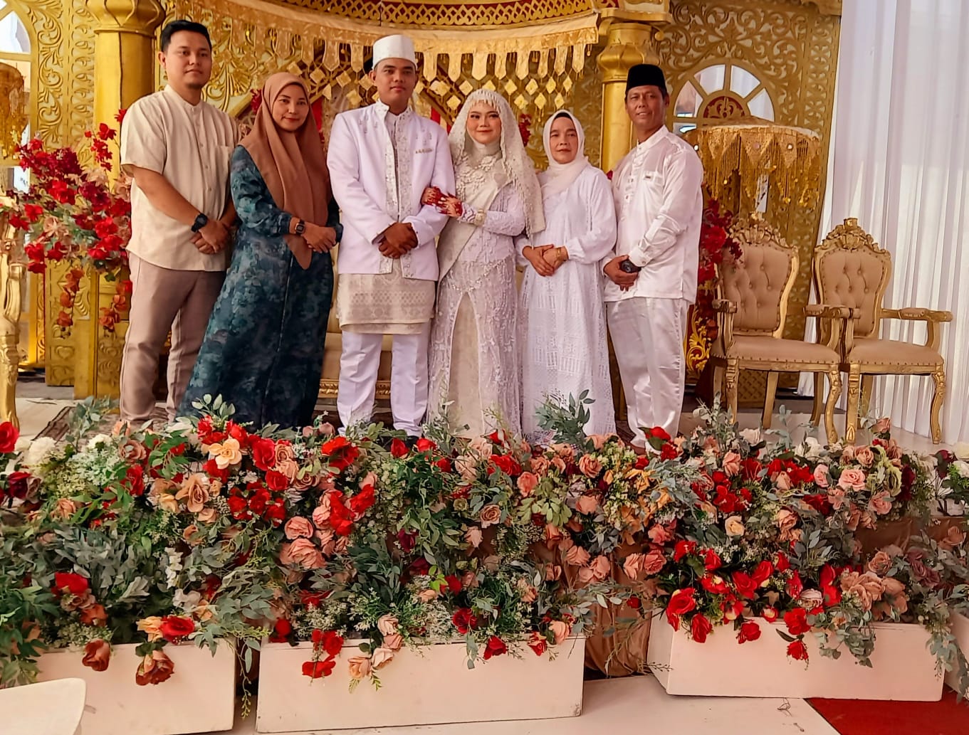 Selamat Berbahagia Keponakan Annisa dan Thio