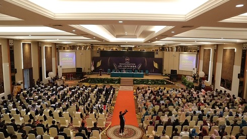 Wisuda Megah STIE Mahaputra Riau 2025: 240 Lulusan Resmi Diwisuda & Dilantik, Gebyar Prestasi Warnai Panggung Kehormatan