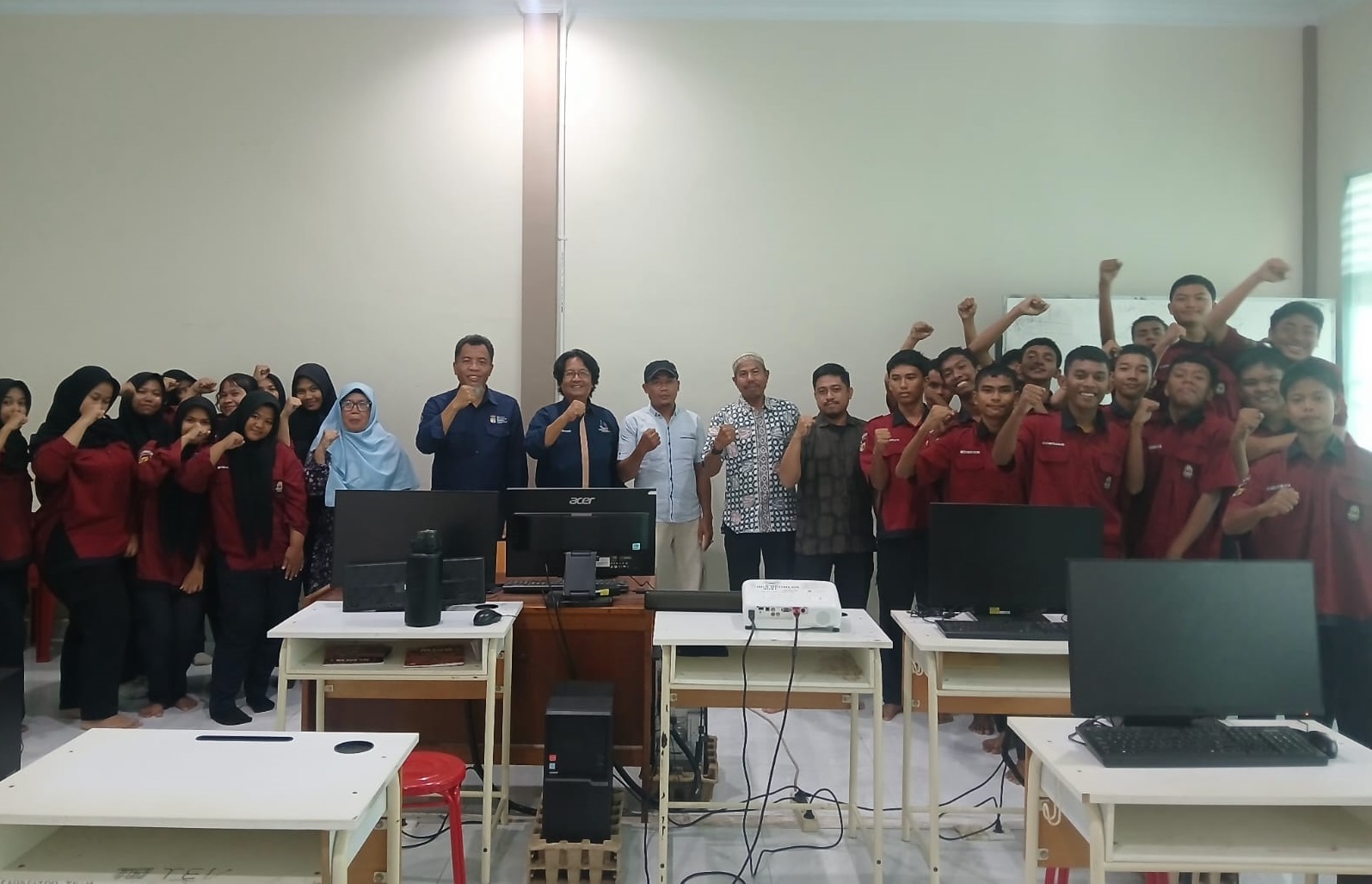 Dosen ITB RIAU PESISIR Menjadi Narasumber Workshop “Promosi Penjualan Melalui Kanal Promosi & Publikasi” di SMK Negeri 2 Dumai