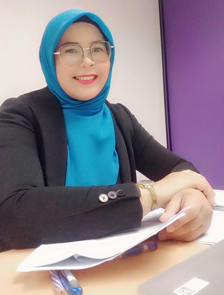 Tuntas Jalani Viva Voce di UUM, Hildawati Resmi Sandang Gelar Ph.D.