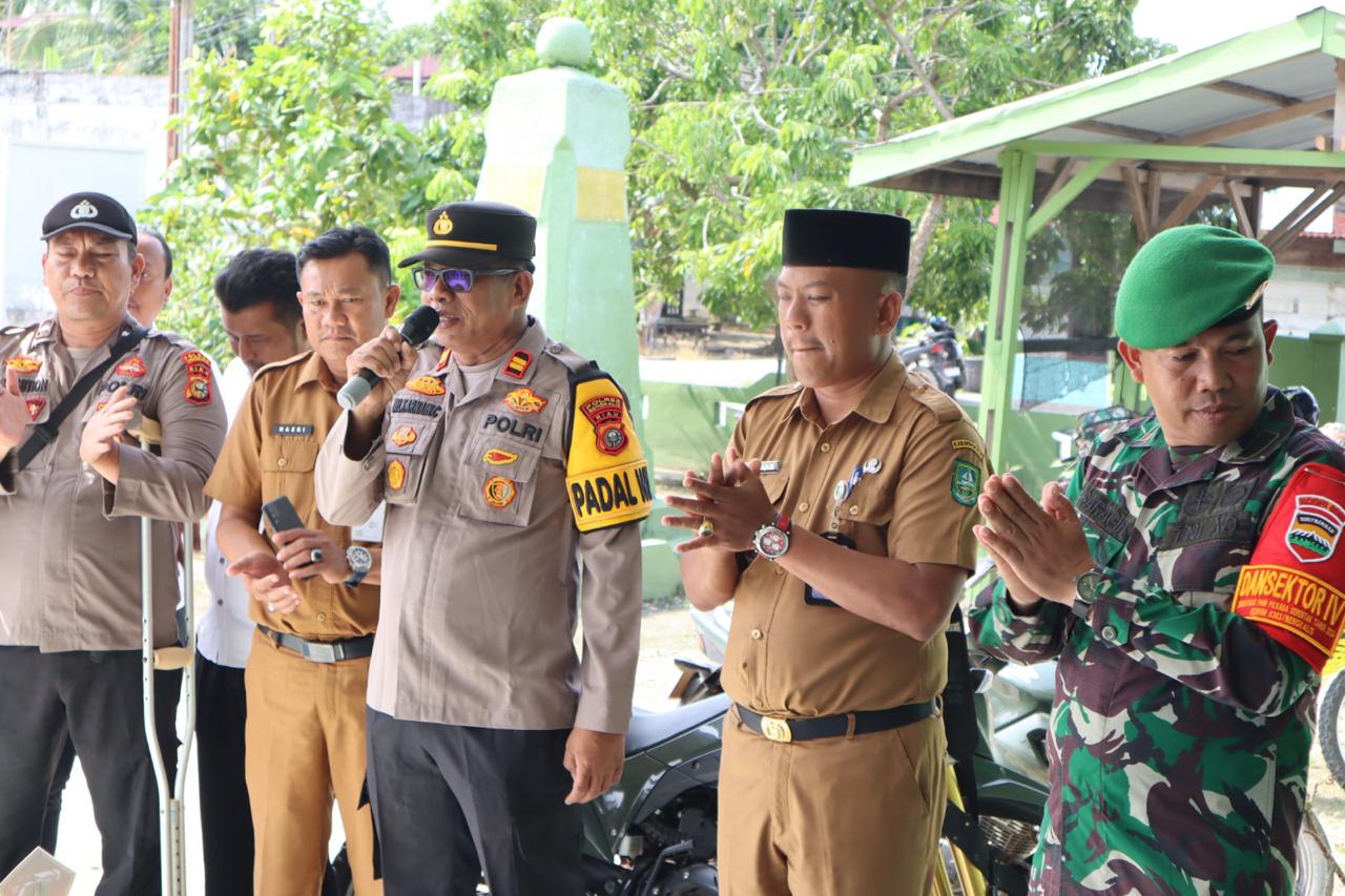 KAPOLSEK DAN CAMAT RUPAT KOMPAK KUNJUNGI KORAMIL 04 RUPAT BERIKAN UCAPAN SELAMAT