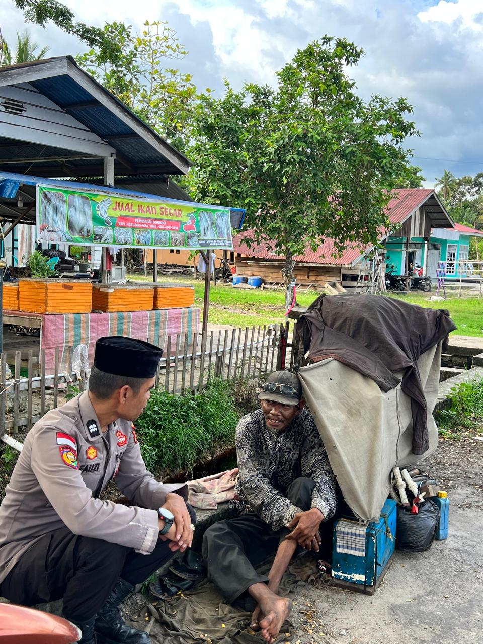 Personil Polsek Rupat menyapa warga dan himbau kamtibmas di tengah masyarakat.