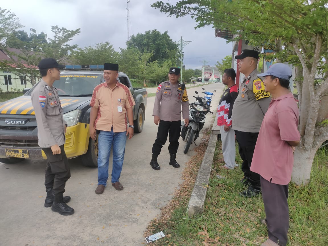 Paket gulai nangka Personil Polsek Rupat sapa dan himbauan Kamtibmas